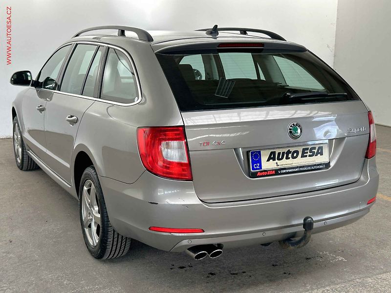 Škoda Superb (2012) 2.0 TDI 4x4, ČR, DSG, výhřev - fotka 6 z 15
