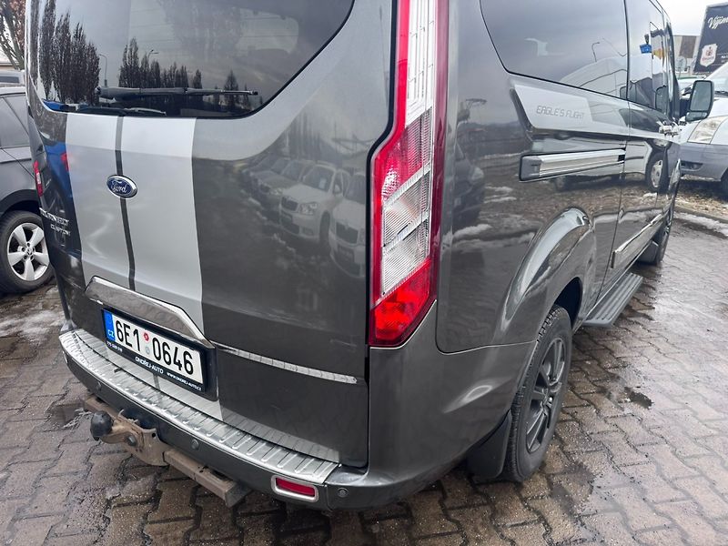 Ford Tourneo Custom (2018) 2,0D 125KW 8 MÍST TITAN 1.MAJ - fotka 11 z 49