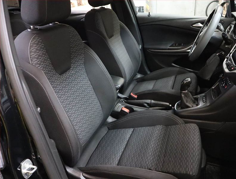 Opel Astra (2019) 1.6 CDTI, Serv.kniha, Navi - fotka 9 z 17