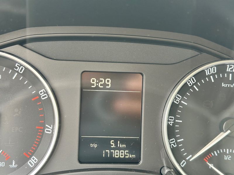 Škoda Octavia (2009) 1.4TSi MOC PĚKNÝ STAV - fotka 7 z 13