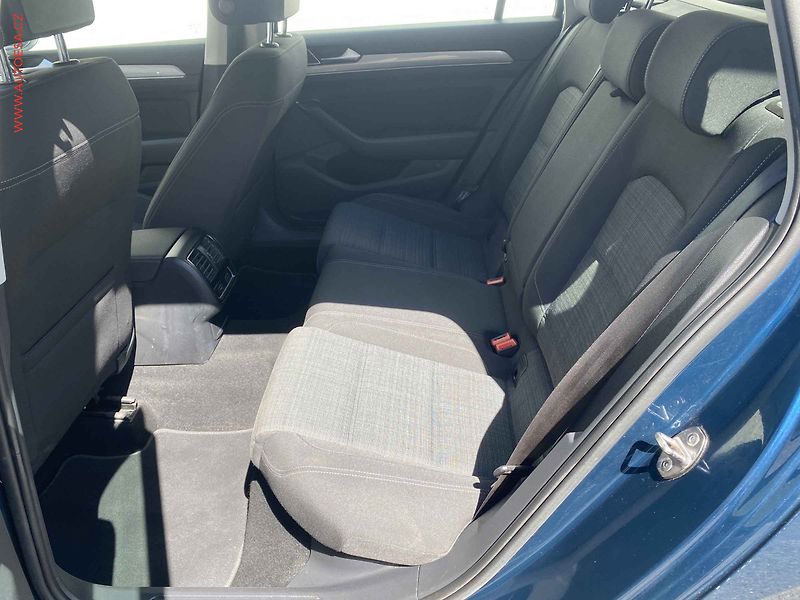 Volkswagen Passat (2020) 2.0 TDi, Highline, DSG, LED - fotka 10 z 19