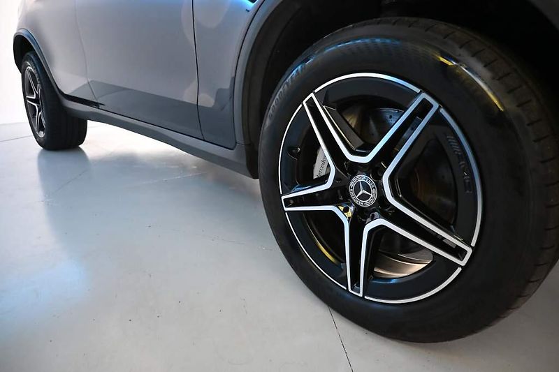 Mercedes-Benz GLC (2021) 2.0 4Matic 9G-TRONIC AMG Line - fotka 37 z 39