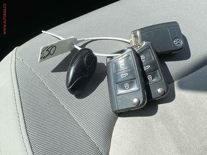 Volkswagen Golf Sportsvan (2014) 2.0 TDi, Highline, bixen - fotka 16 z 16