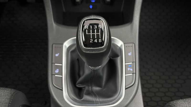 Hyundai i30 1.0 T-GDI Smart Kombi - fotka 23 z 24