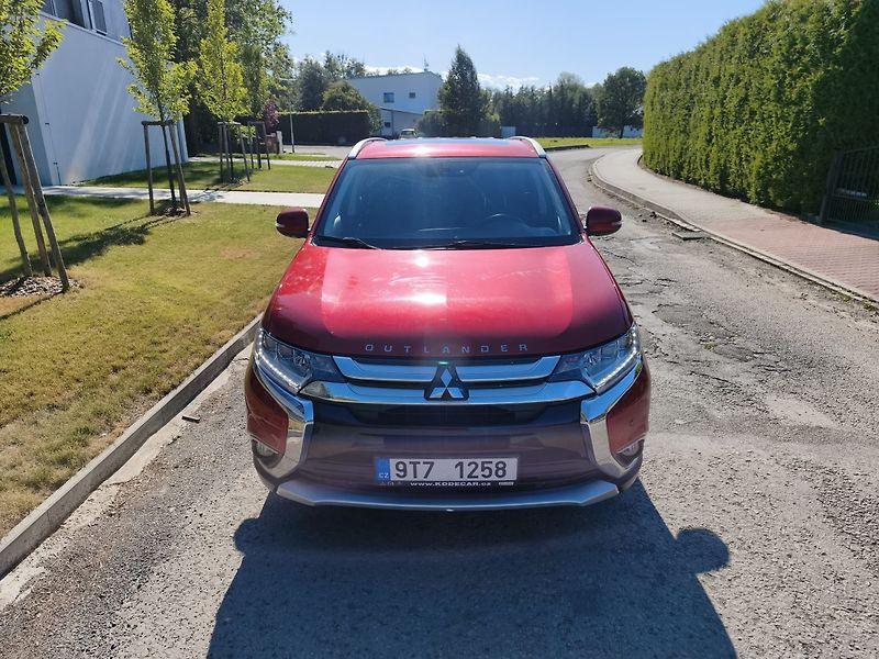 Mitsubishi Outlander (2015) - fotka 30 z 38
