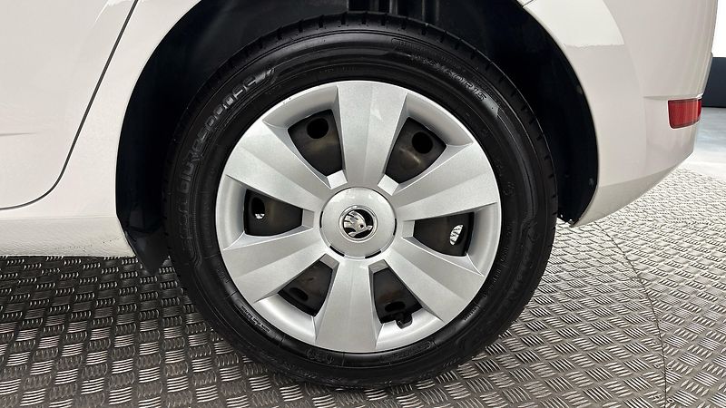 Škoda Fabia 1.0 TSI Active - fotka 19 z 23