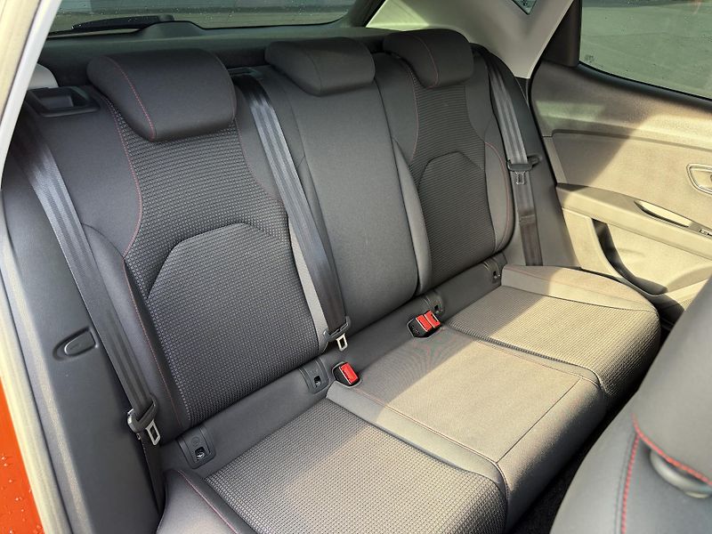 Seat Leon FR 1,5 TSi/96kW - LED,TZ,..... - fotka 41 z 66