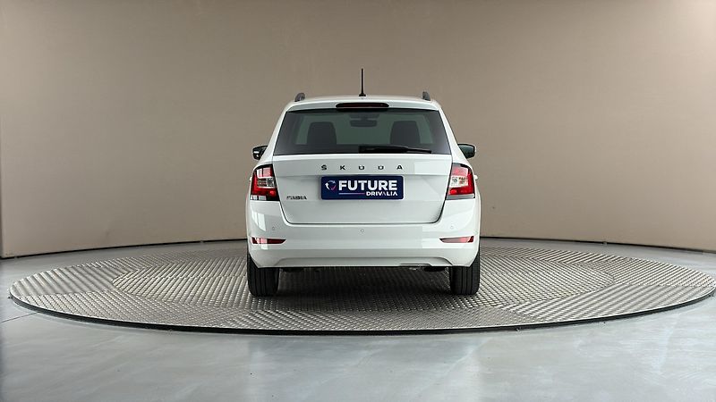 Škoda Fabia 1.0 TSI Ambition Combi - fotka 5 z 25