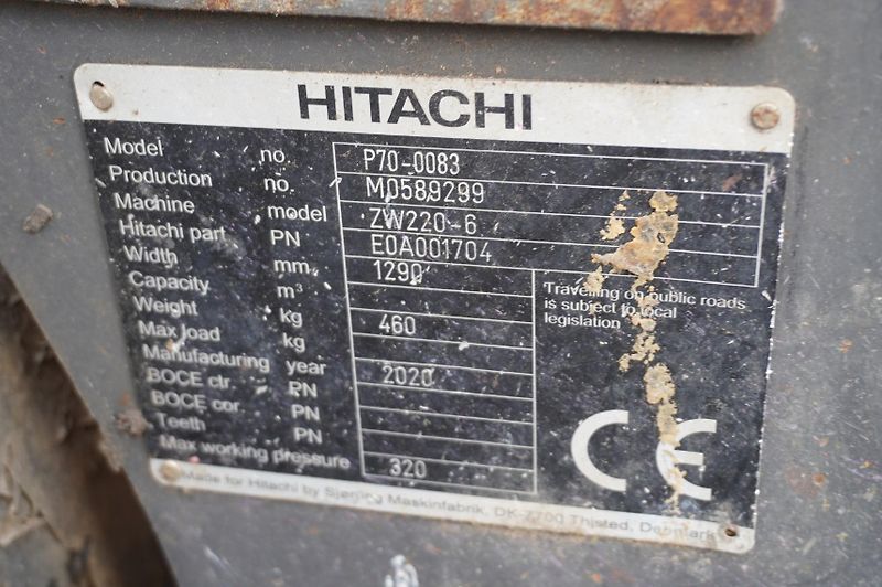 Hitachi (2018) ZW220 articulated loader - fotka 17 z 24