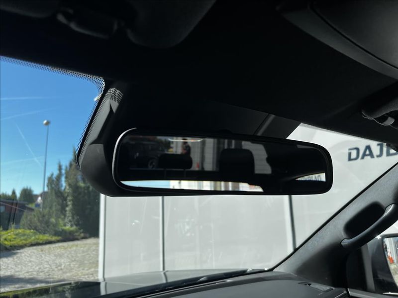 Isuzu D-Max 1,9 Double Cab  6A/T LSE MY25 - fotka 25 z 28