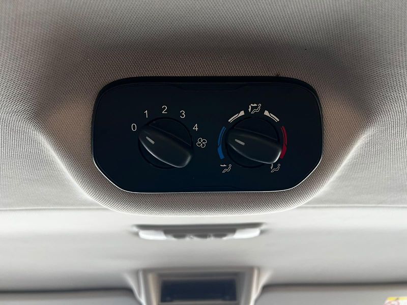 Ford Tourneo Custom 2.0TDCI 96kW 8-Míst DPH TZ - fotka 24 z 25