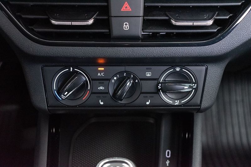Škoda Scala 1.6 TDI DRIVE 125 YEARS*ČR 1.M - fotka 22 z 37