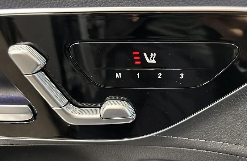 Mercedes-Benz EQE 350 AMG 4M Kamera Tažné - fotka 18 z 22