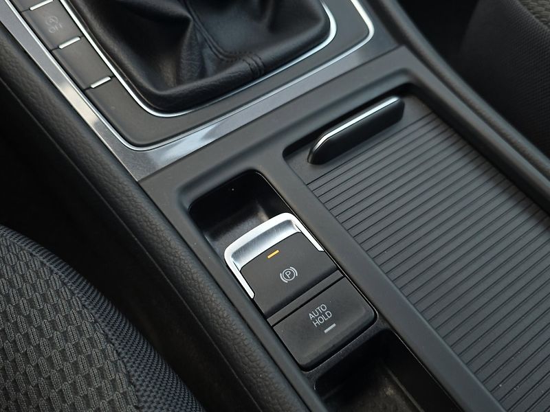 Volkswagen Golf (2018) VARIANT 1.0 TSi 81kW, ČR, serv - fotka 19 z 23
