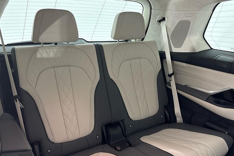 BMW X7 xDrive40d - fotka 13 z 27