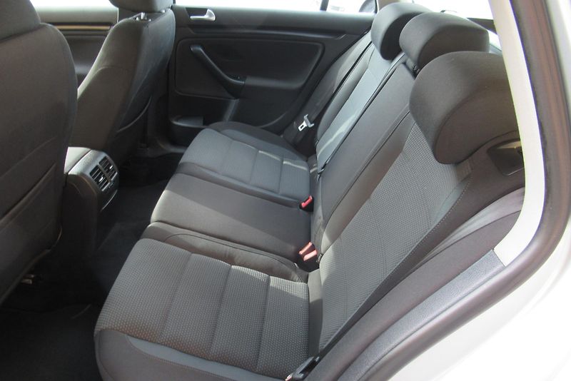 Volkswagen Golf 1.2 TSi AUT. KLIMA TAŽNÉ - fotka 14 z 30