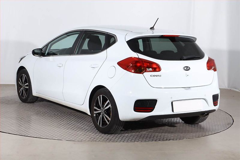 Kia Ceed (2018) Gold 1.4 MPI, Serv.kniha - fotka 4 z 23
