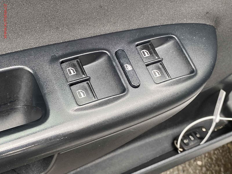 Škoda Octavia (2011) 1.6 TDi, ČR, Elegance - fotka 15 z 15