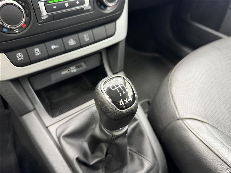 Škoda Yeti 2,0 TDi Outdoor 4x4, xeno/LED - fotka 19 z 33