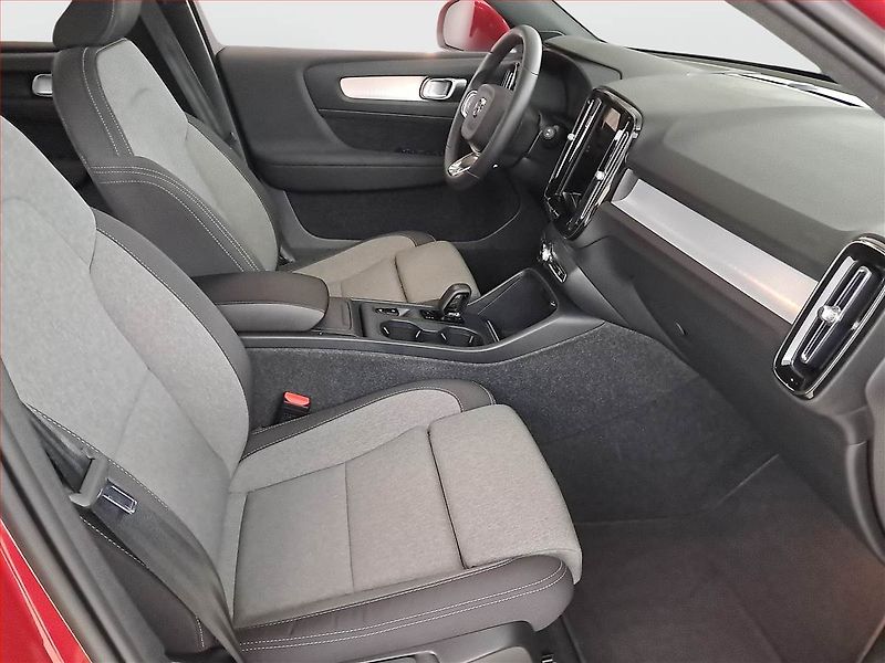 Volvo XC40 (2023) T2 - fotka 9 z 21