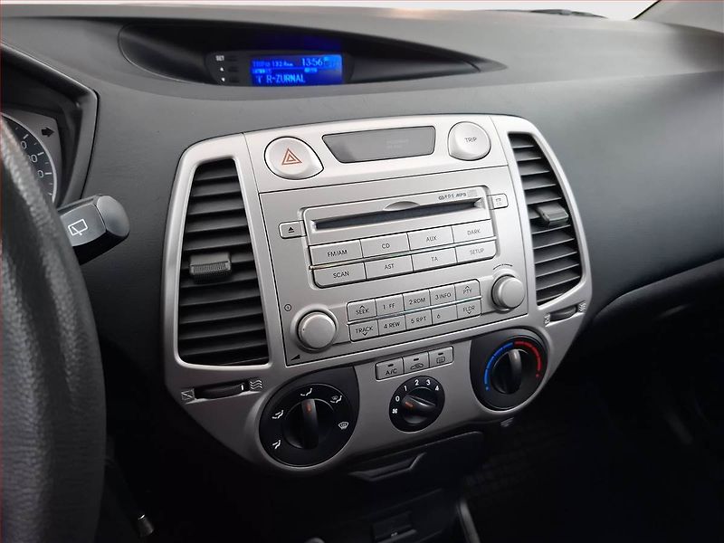 Hyundai i20 (2011) 1.2, ČR,1.maj - fotka 12 z 13