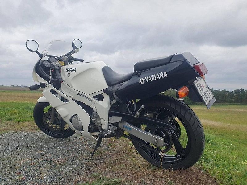 Yamaha FZR 600 (1996) - fotka 5 z 9