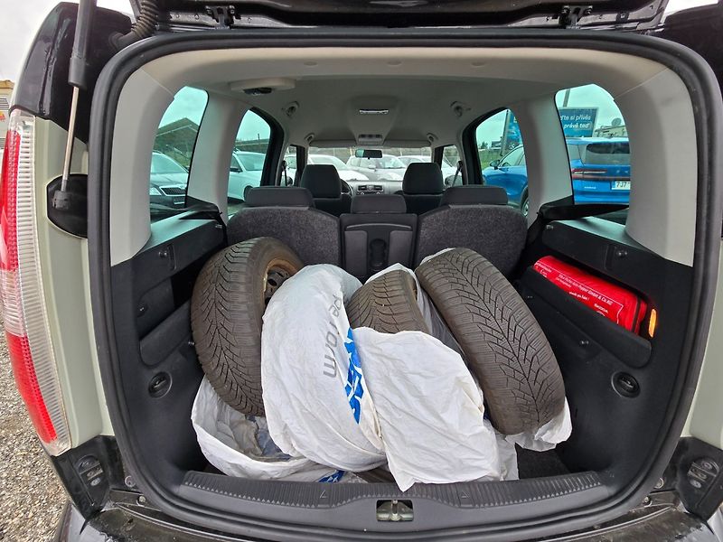 Škoda Roomster (2014) 1.6 TDi 77KW El - fotka 17 z 23