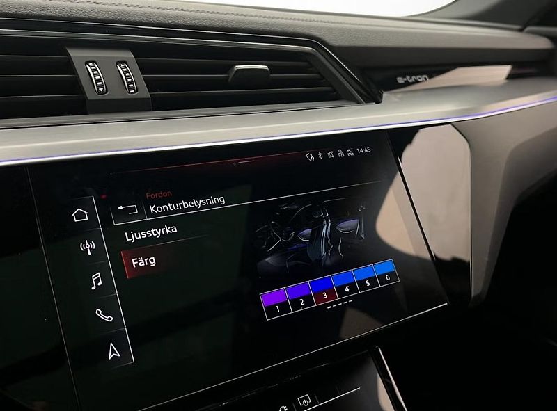 Audi Q8 e-tron 55 Q 360kam Vzduch Tažné Pano  - fotka 30 z 37