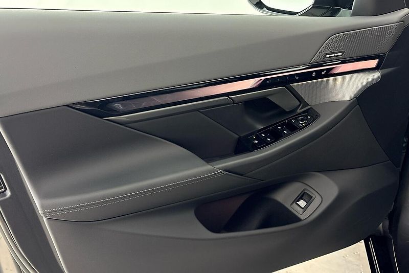 BMW Řada 5 540d xDrive Touring - fotka 15 z 19