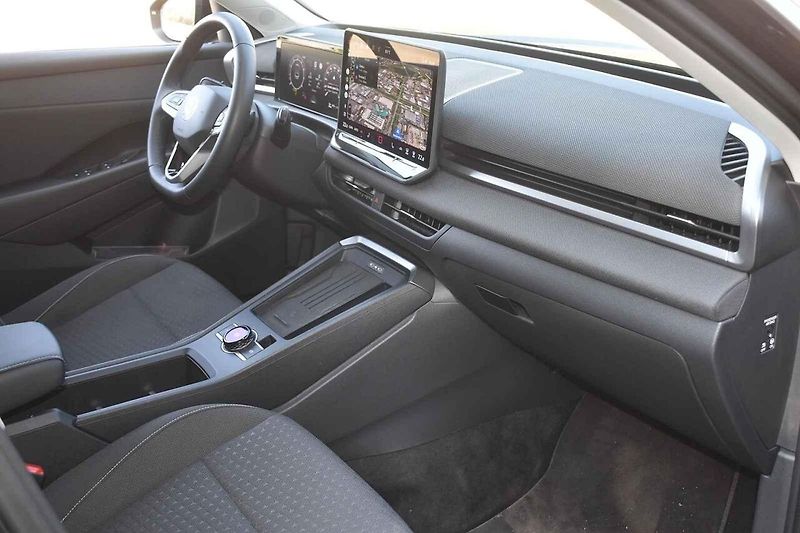 Volkswagen T-Roc je výborně jezdící menší rodinné SUV.
