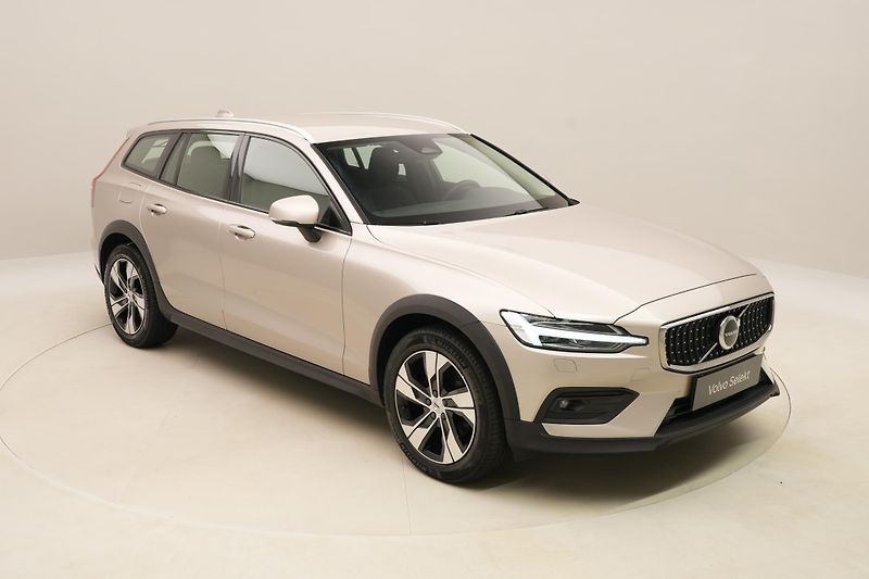 Volvo V60 CC B4 AWD CORE AUT CZ - fotka 16 z 54