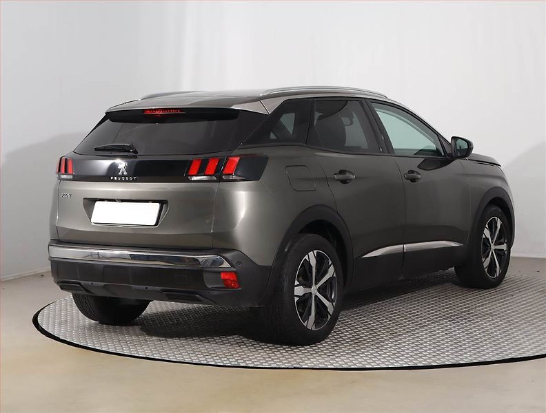 Peugeot 3008 (2019) Allure 1.2 PureTech - fotka 5 z 16
