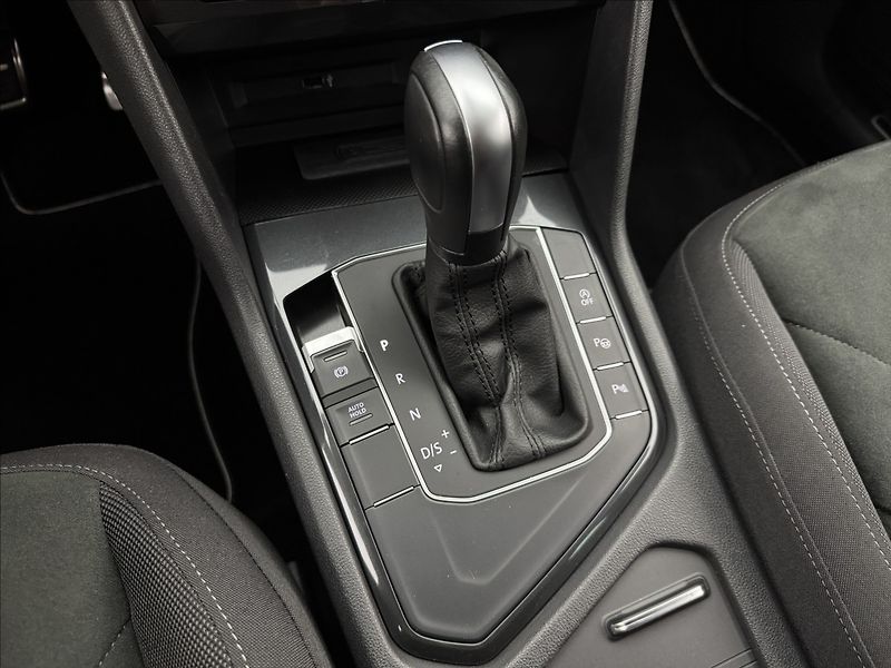Volkswagen Tiguan 1,5 TSi DSG HUD KAMERA TAŽNÉ - fotka 30 z 50