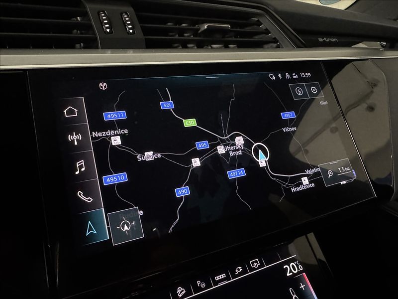 Audi e-tron 300kW S-Line exclusive - fotka 37 z 47
