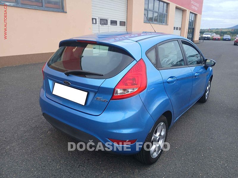 Nissan Qashqai (2014) 1.2 DiG-T, autoAC - fotka 2 z 3