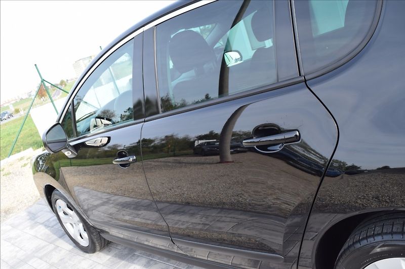 Peugeot 3008 1,6 i 88KW ALU NAVI PANORAMA - fotka 11 z 50