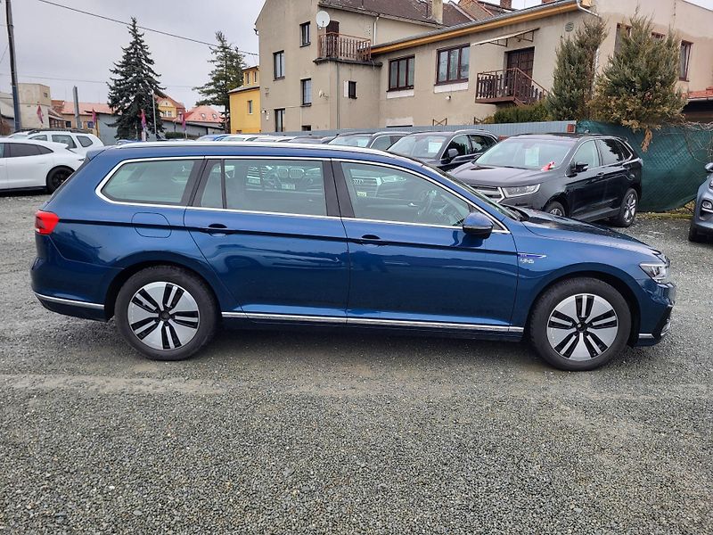 Volkswagen Passat 1.4 TSI PHEV GTE DSG HYBRID - fotka 5 z 46