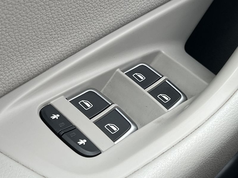 Audi A6 3.0 TSi 245kw kamera 4x klima - fotka 21 z 23