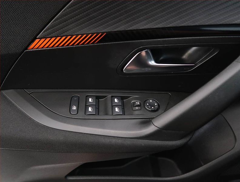 Peugeot 2008 (2022) Active 50 kWh, SoH 91% - fotka 23 z 25