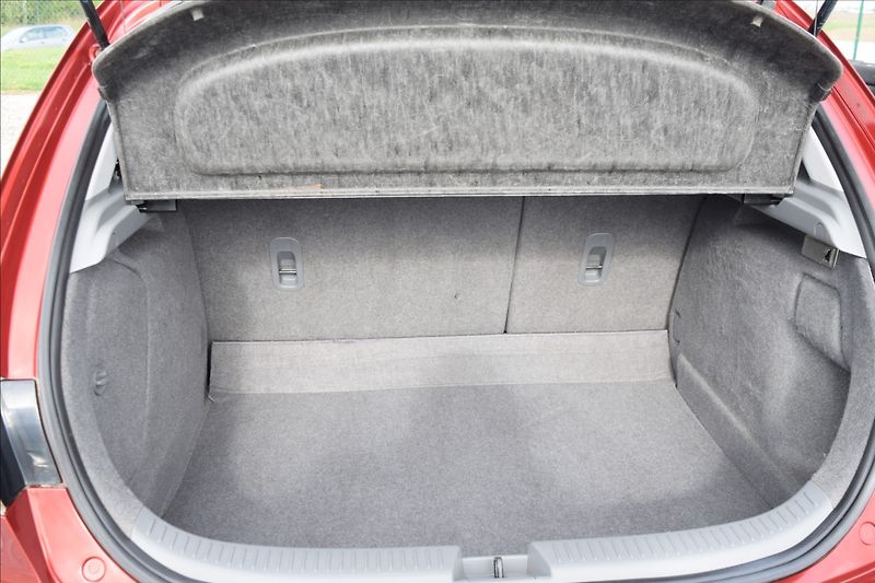 Mazda 3 1,4 i 62KW NOVÁ STK PO SERVISE - fotka 14 z 40