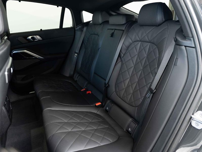 BMW X6 xDrive30d - fotka 22 z 24