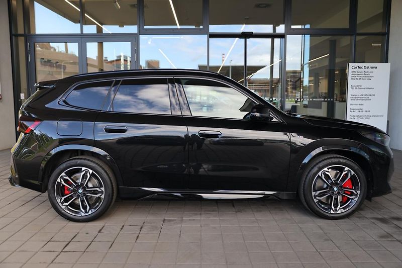 BMW X1 M35i xDrive - fotka 4 z 18
