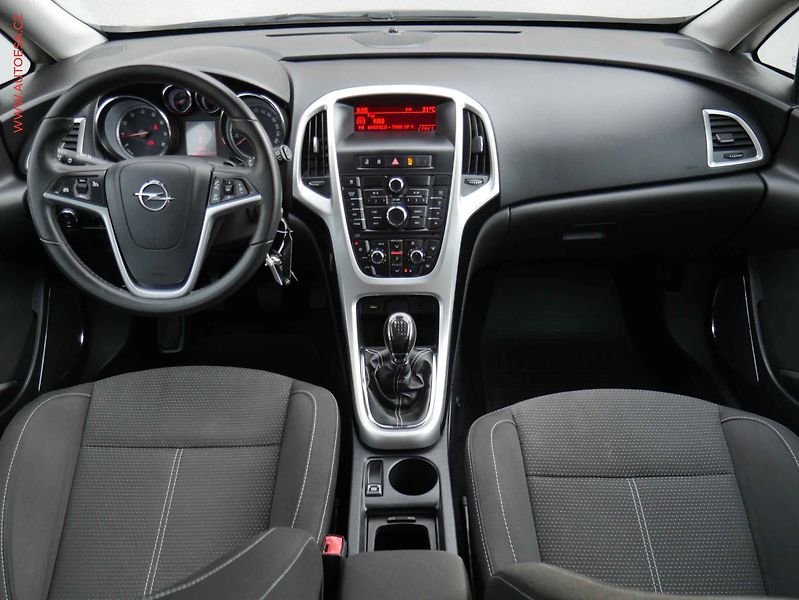 Opel Astra (2012) 1.4T Sports Tourer, ČR, AC - fotka 8 z 19