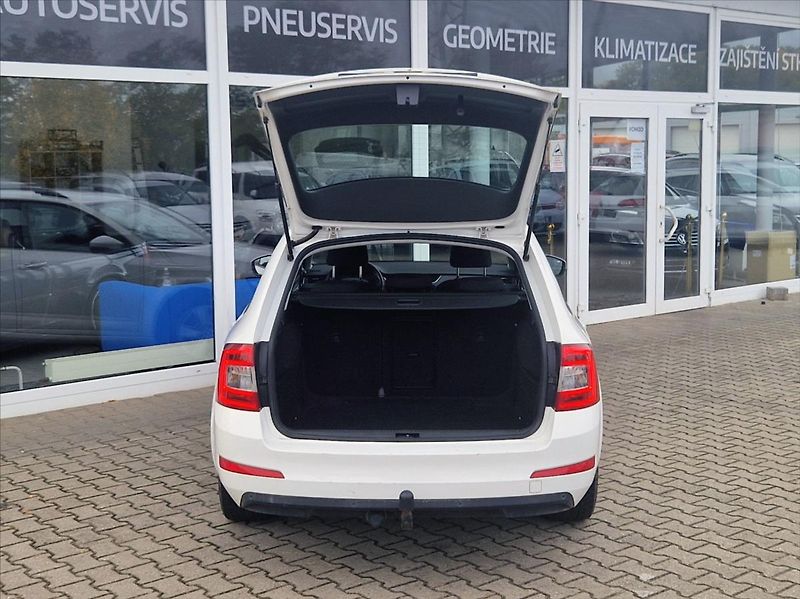 Škoda Octavia 2,0 TDI 110kW TAŽNÉ VÝHŘ. NOSI - fotka 9 z 41