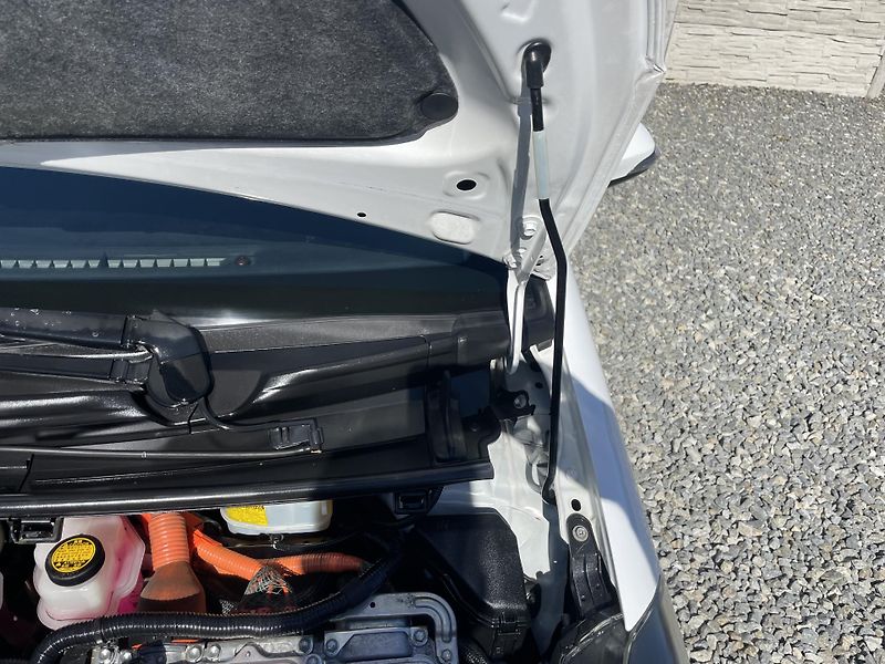 Toyota Yaris 1.5i 16v HYBRID 142TKM TOP 1A! - fotka 73 z 169