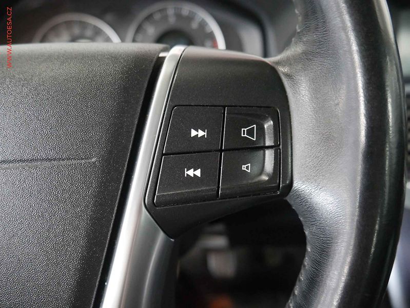 Volvo XC60 (2012) 2.4 D 4x4, 1.maj,ČR, Xenon - fotka 13 z 17