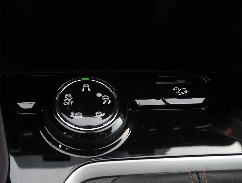 Peugeot 3008 (2020) 1.2 PureTech, Serv.kniha - fotka 18 z 22