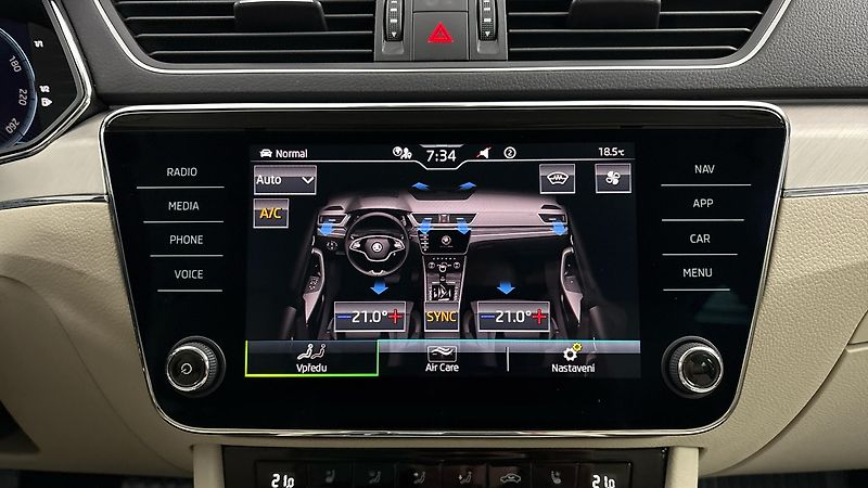 Škoda Superb 2.0 TDI DSG 4x4 L&K - fotka 30 z 33