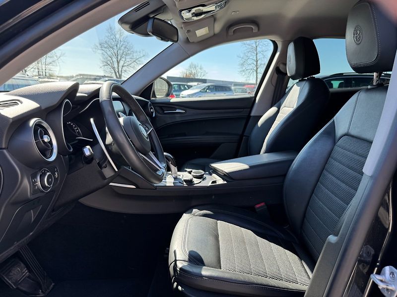 Alfa Romeo Stelvio (2018) 2,0 T 206 KW Q4 AT ZF8 SUPER - fotka 9 z 36
