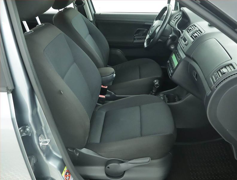 Škoda Fabia (2012) 1.2 TSI, Automat, Serv.kniha - fotka 9 z 16